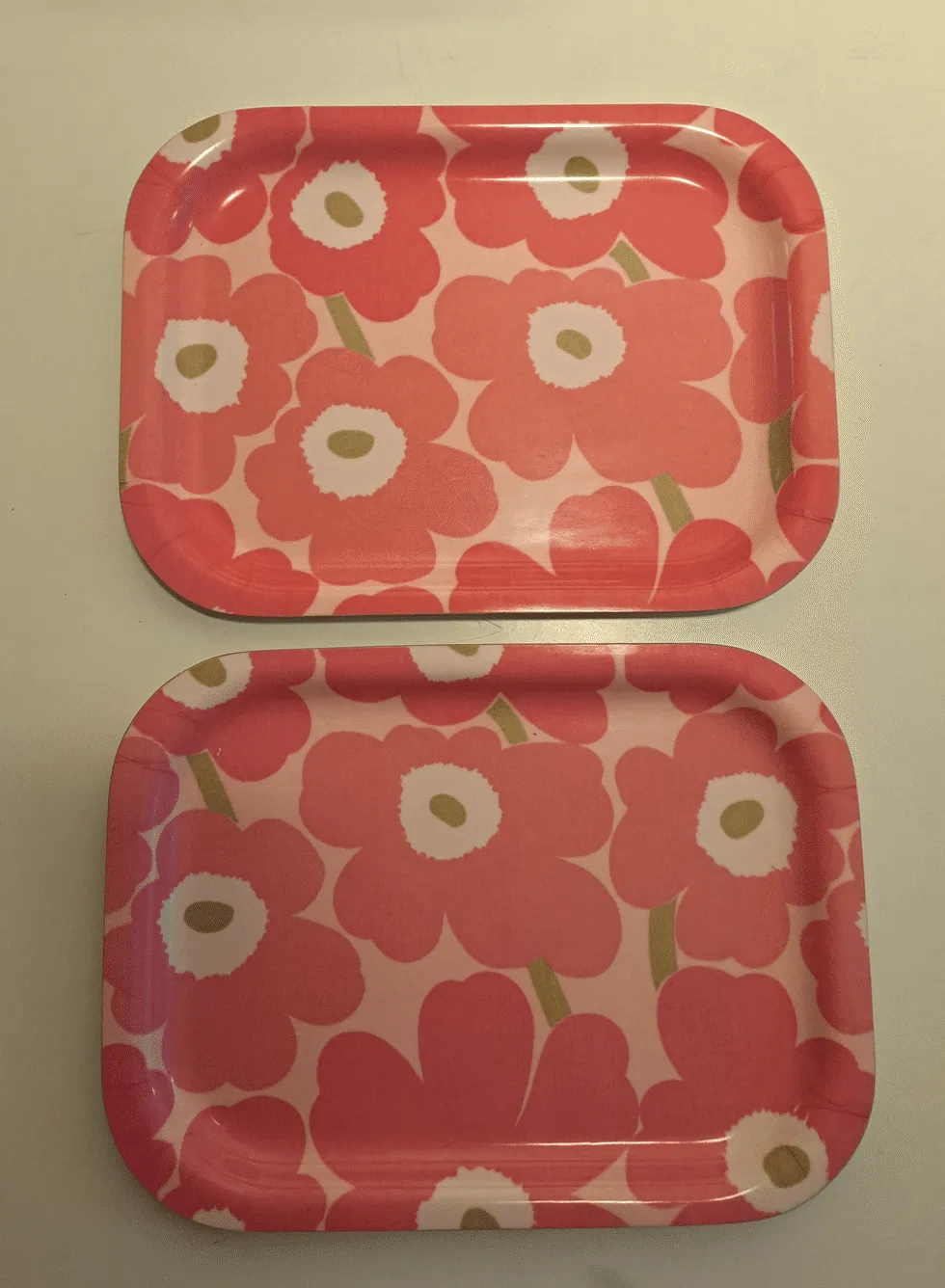 Mini-unikko tarjotin 27x20cm | Marimekko Pre-loved Mini-unikko tarjotin 27x20cm | Marimekko Pre-loved