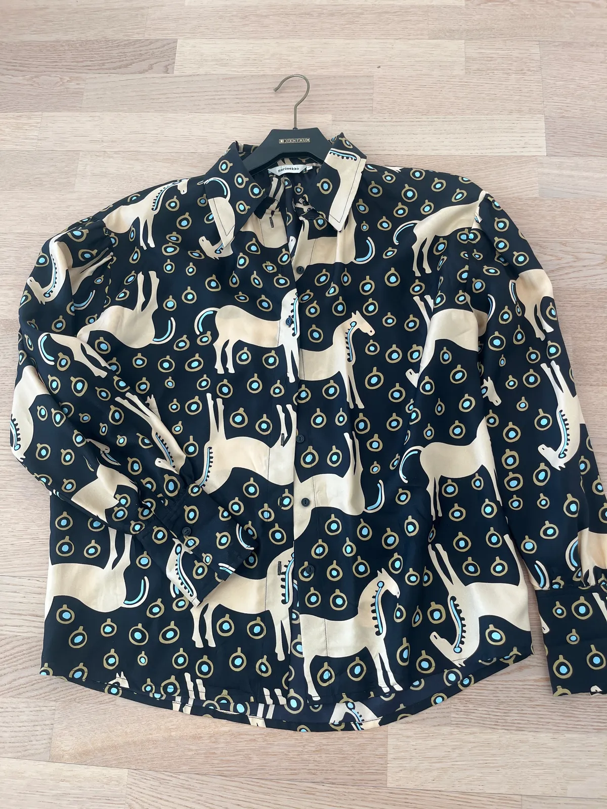 marimekko■新品MUSTA TAMMA BLANKET marimekko-musta-tamma-blanket-